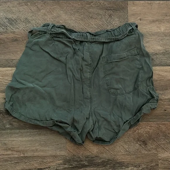 Aerie Shorts Green - Picture 3 of 3
